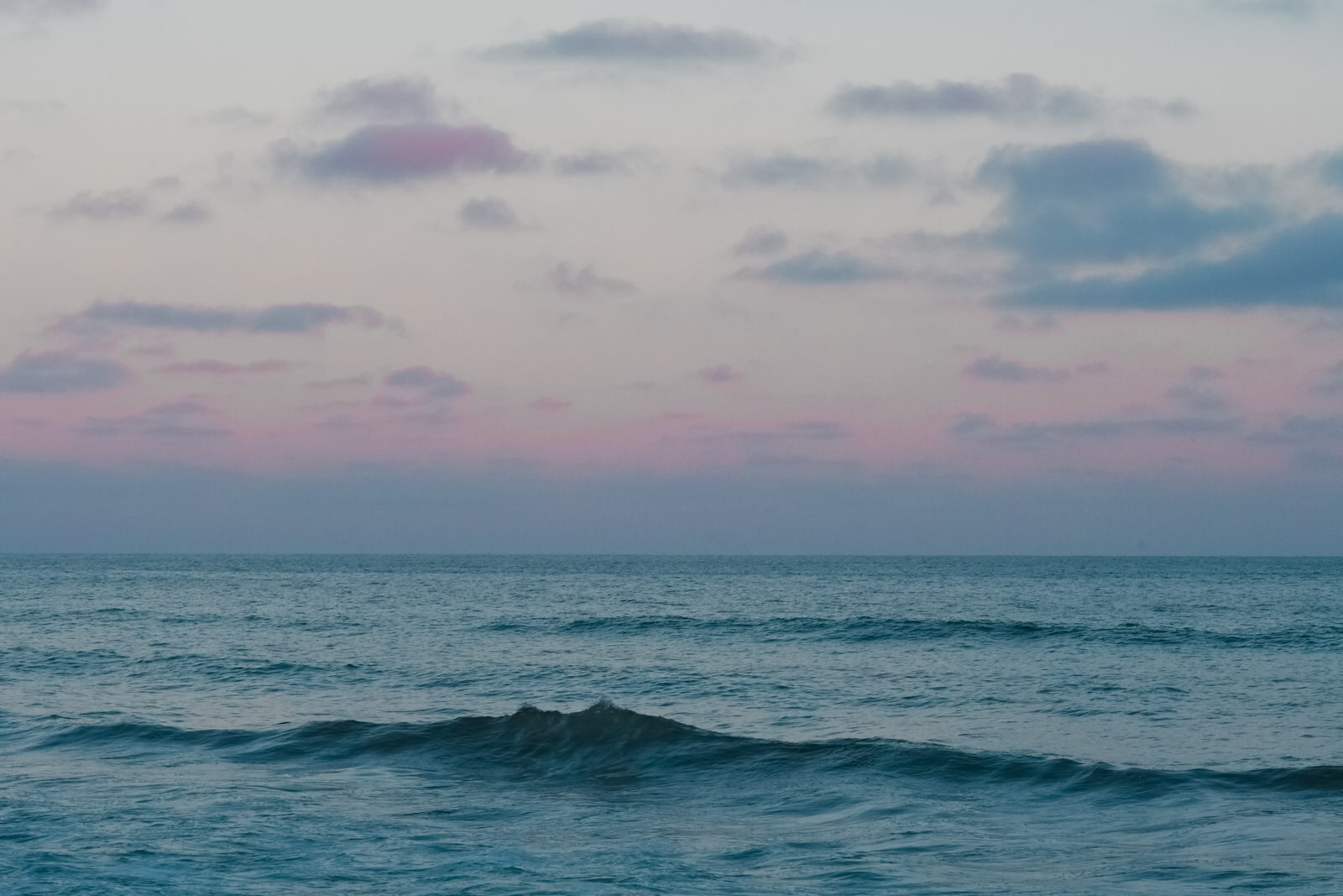 a picture of the cotton candy sky and the ocean